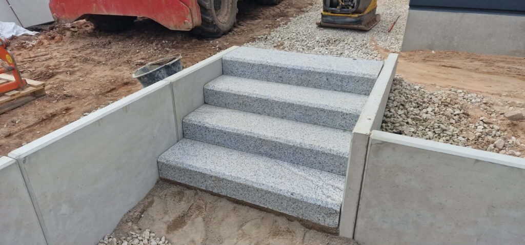 Kivitrepp, ehitusplats, kiviseinad